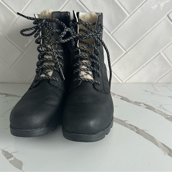 Sorel Black Winter Boots with Shearling - Picture 3 of 5